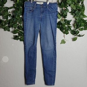 ABERCROMBIE & FITCH Light distressing 28